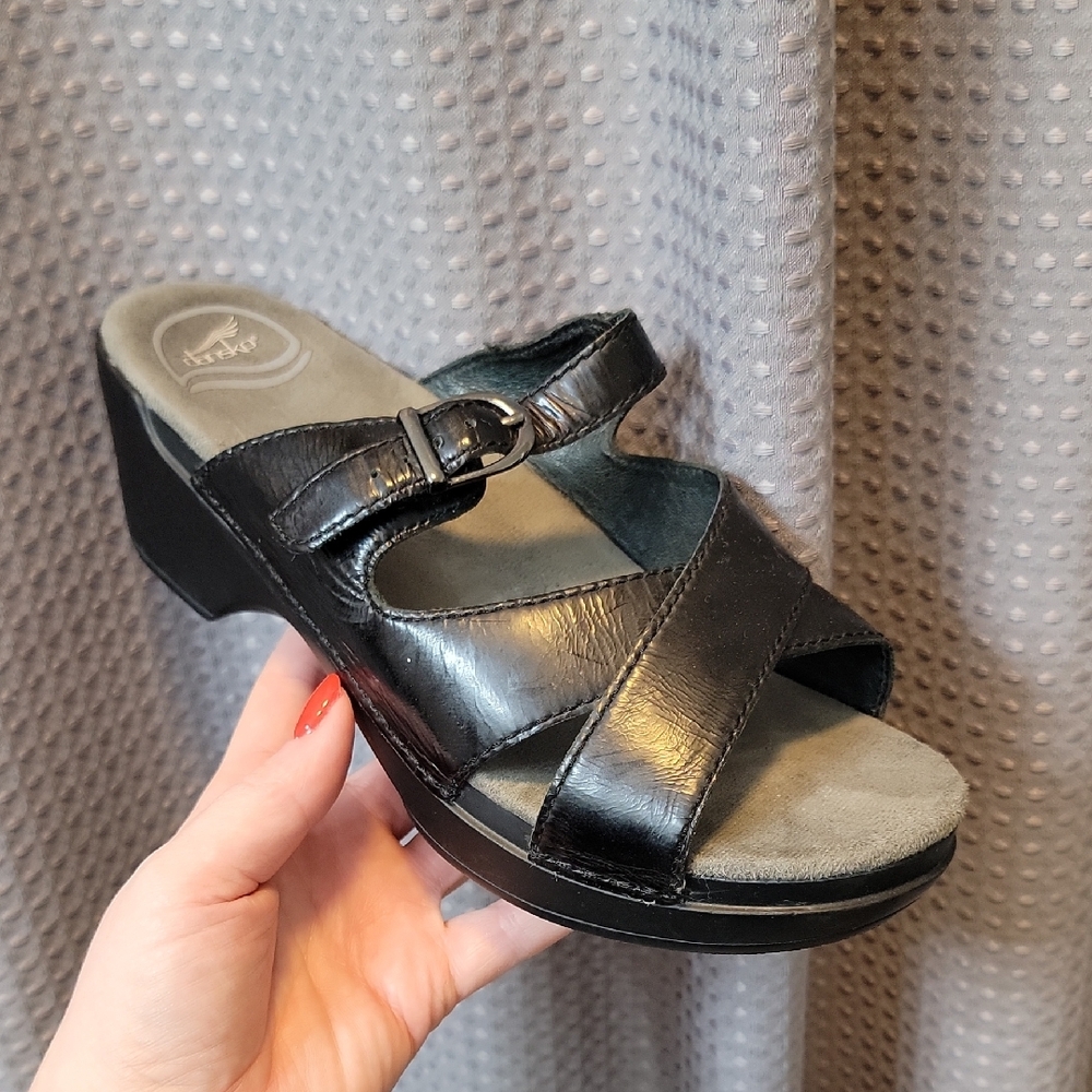 Dansko Sela Black Patent Leather Criss Cross Slide Sandal Size 39